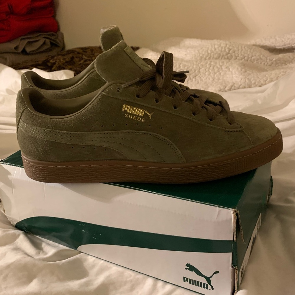 Puma suede “burnt Olive” gum soles OUT OF STOCK size 9 condition 9-10 out of 10
